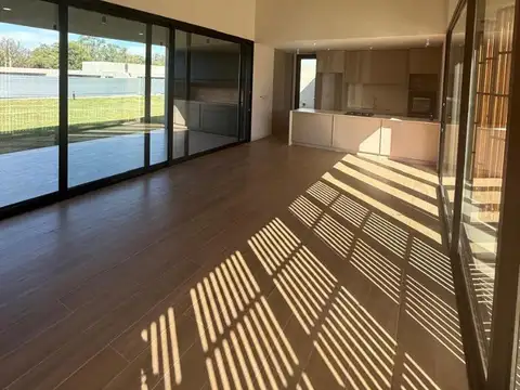 VENDO CASA DE CATEGORÍA CASORIA CASAS VILLAGE VILLA ALLENDE 