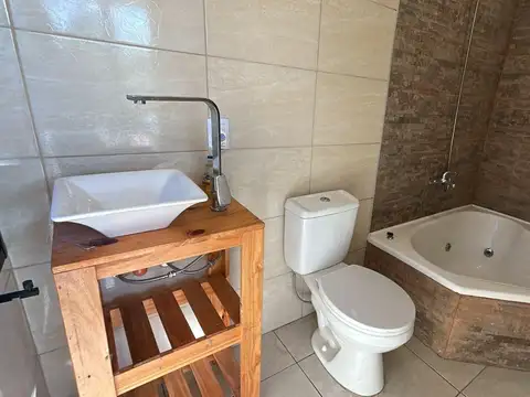 Casa 2 ambientes con 1 baño