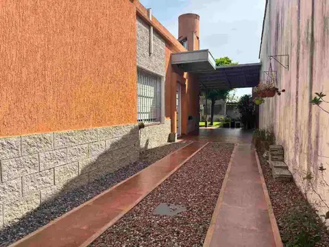 VENTA CASA C/ LOCAL A LA CALLE Y JARDIN HURLINGHAM