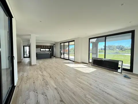 Casa 5 ambientes con 3 baños