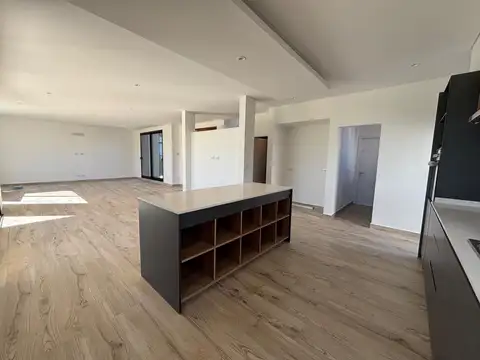 Casa en Venta en El Cantón - Barrio Golf, USD 350.000