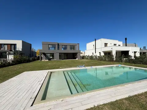 Casa en venta al golf c/ pileta en B.Golf,El Cantón. Escobar