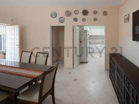 Lezica 2200, Piso 0