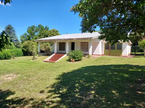 Casa a la venta en Villa Parque Siquiman. (C407)