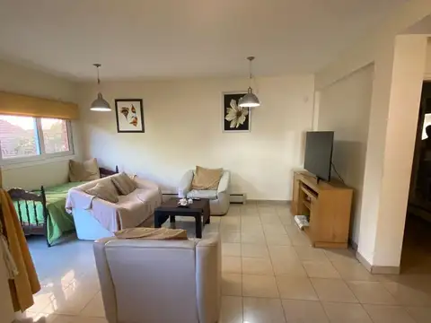 Casa 6 ambientes con 5 baños