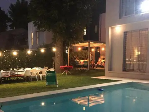 Casa 6 ambientes con 2 baños