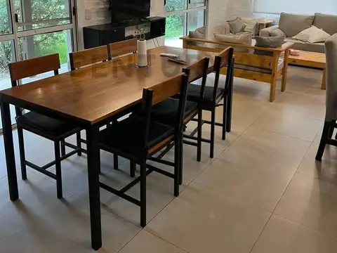 Casa 4 ambientes con 2 baños