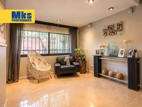 Casa en Venta con 3 cocheras