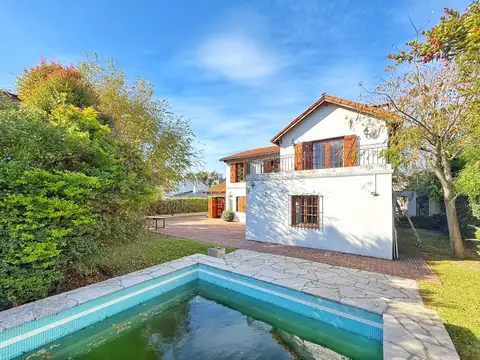 Casa con piscina · Los Troncos