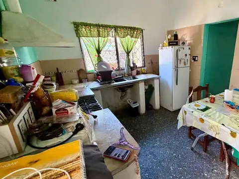 CASA 3 AMB EN VENTA EN BURZACO JARDIN Y p/PERMUTA