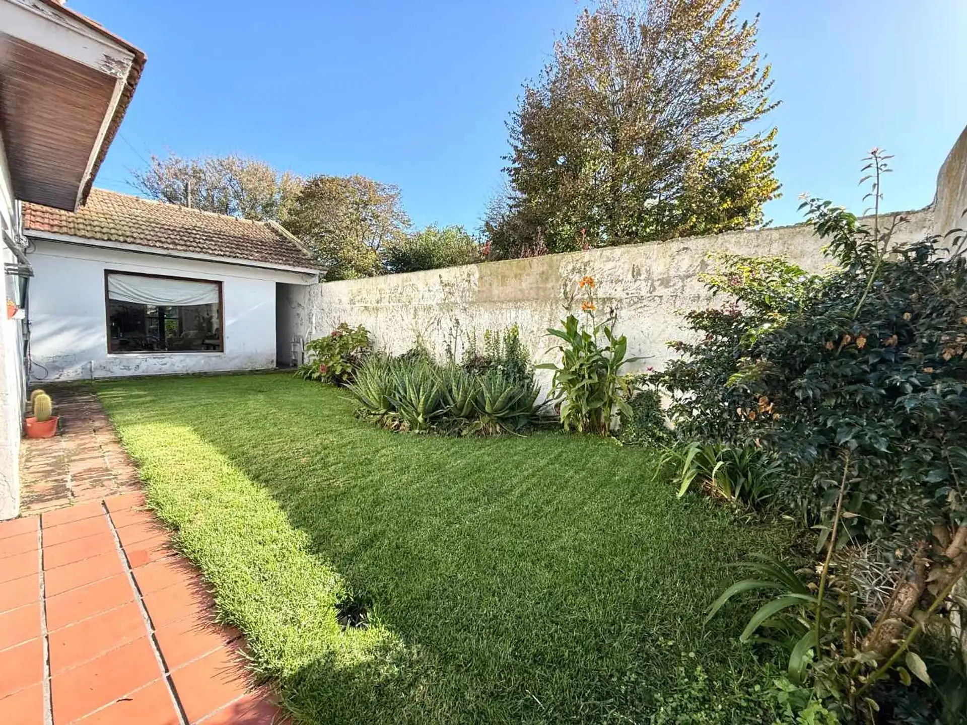 CASA 4 AMBIENTES CON PARQUE Y PARRILLA SAN CARLOS