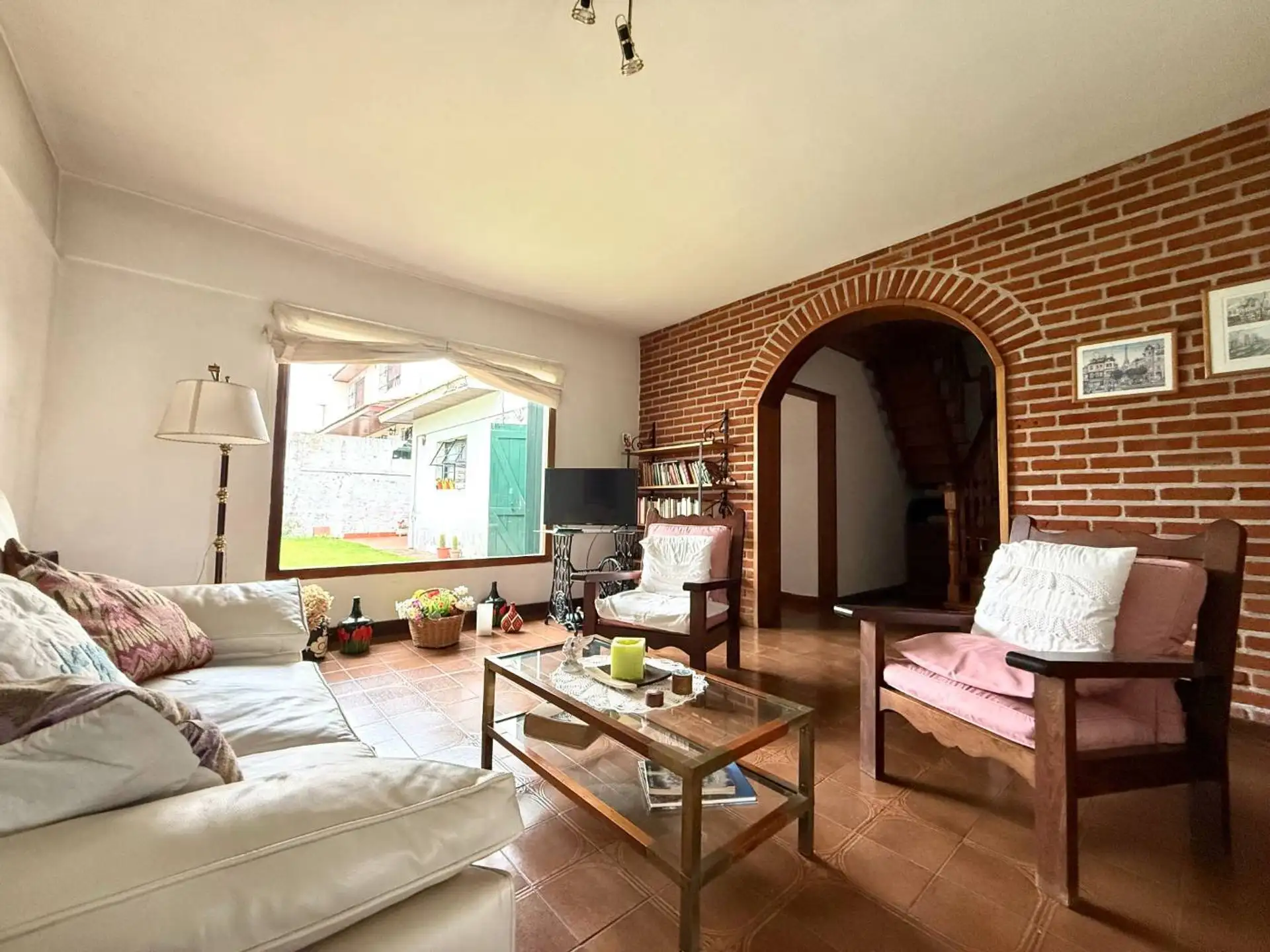 CASA 4 AMBIENTES CON PARQUE Y PARRILLA SAN CARLOS