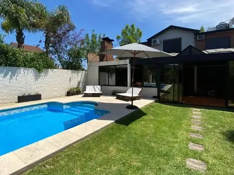 En Venta Casa 4 Ambientes Merlo Centro Con Pileta Y Quincho