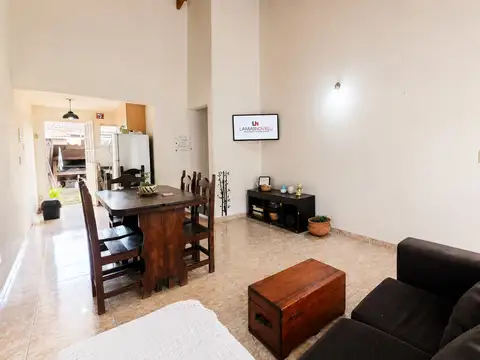 Casa en Venta con 3 cocheras