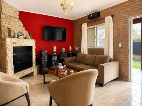 Casa en Venta con 2 cocheras