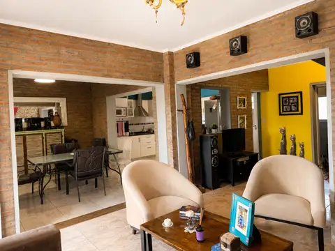 VENTA: CASA DE 3 DORMITORIOS CON QUINCHO Y PILETA