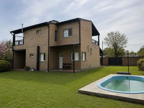 VENTA: CASA DE 3 DORMITORIOS CON QUINCHO Y PILETA