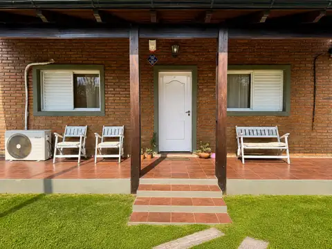 Casa 8 ambientes con 2 baños