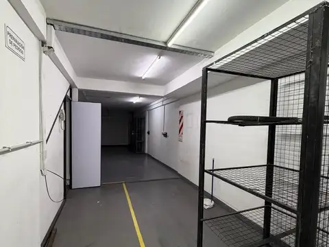 Deposito con oficinas - 252 m2 - Venta - Sarandi.