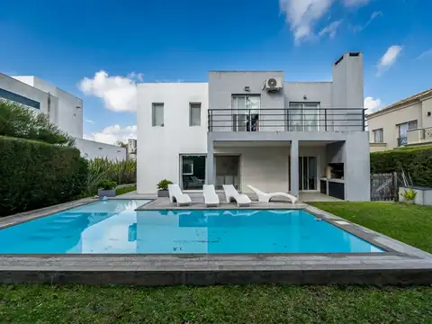 CASA EN VENTA 5 AMBIENTES LOS SAUCES NORDELTA