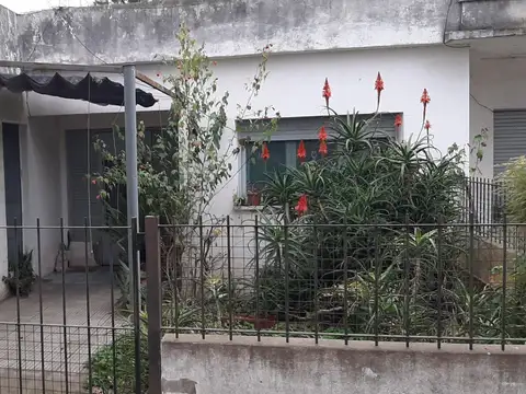 Casa Antigua a Reciclar con Terreno de 1764 m2