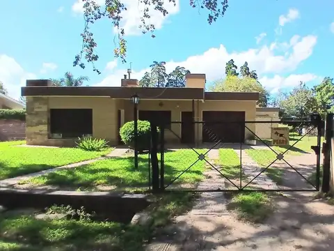 VENTA CASA 3 DORMITORIOS + LOTE EN COLONIA CAROYA