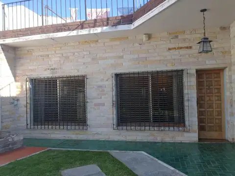 RAMOS MEJIA - casa de cuatro ambientes