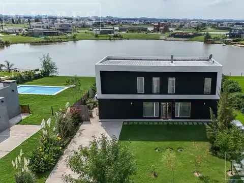 Casa 4 ambientes con 3 baños