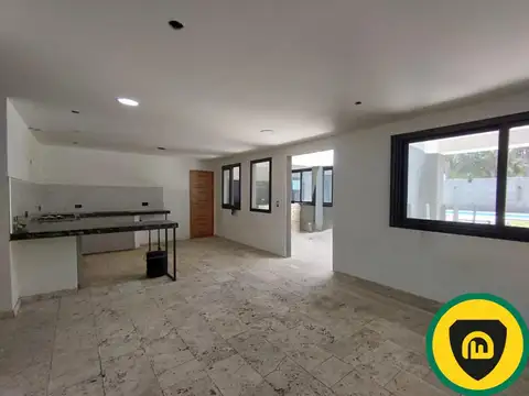 Casa 5 ambientes con 2 baños
