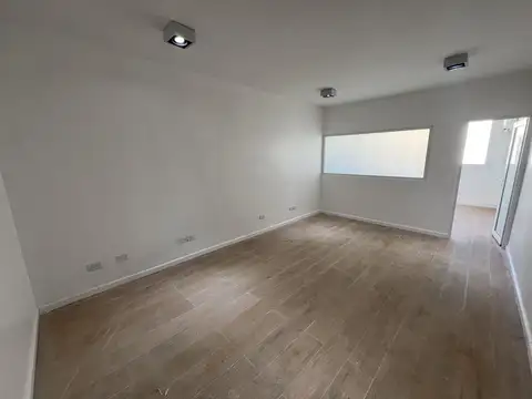 VENTA OFICINA 2 AMBIENTES REFACCIONADA