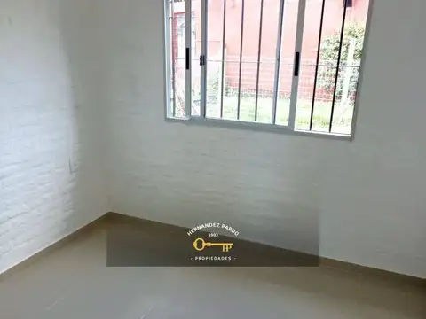 Alquiler a estrenar  Construcción solida, con parrillero y jardín 