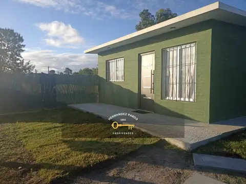 Alquiler a estrenar  Construcción solida, con parrillero y jardín 