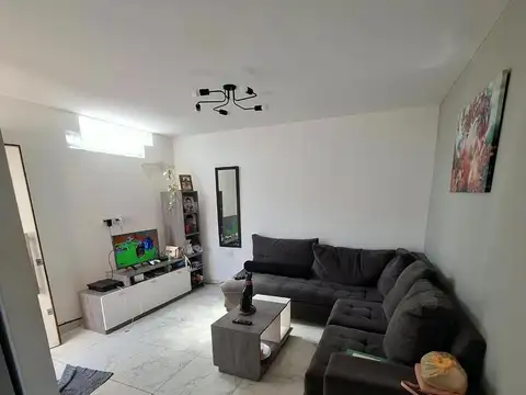Depto Tipo Casa 5 ambientes con 2 baños