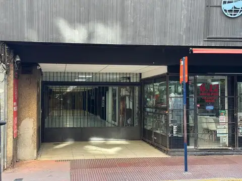 VENTA LOCAL CENTRO CON BAÑO Y DEPOSITO 75 M2