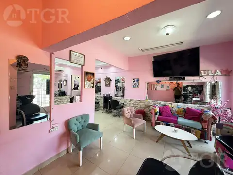 Venta Casa 5 ambientes con patio, terraza, balcon y comercio en Lanus.