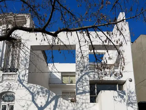 Se vende amplio departamento en PH con cochera doble