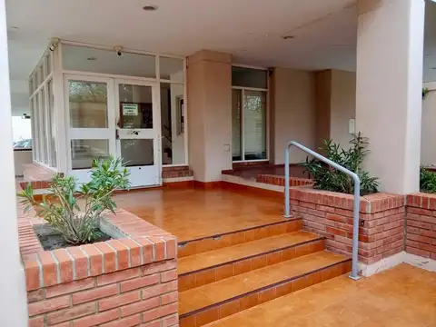 VENTA DE COCHERA .12 DE OCTUBRE 1135