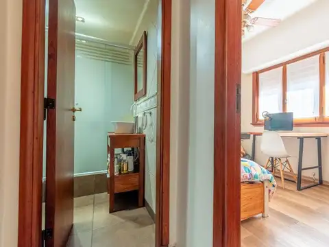 Venta casa 4 Ambientes con terraza propia, Wilde.