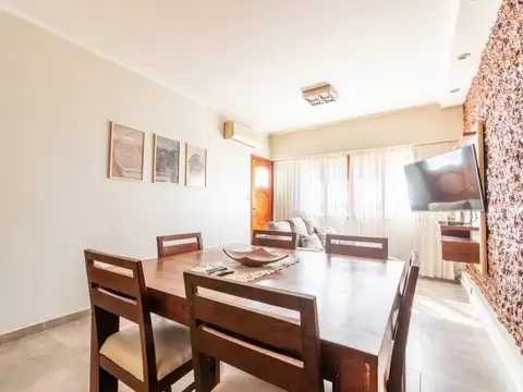 Casa en Venta con 4 cocheras