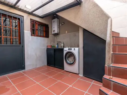 Casa 4 ambientes con 2 baños