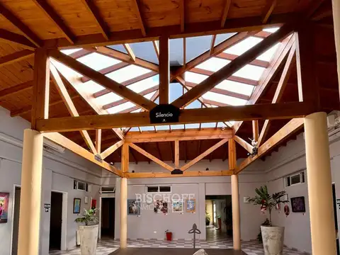 VENTA DE IMPORTANTE POLICLINICA EN VILLA GESELL