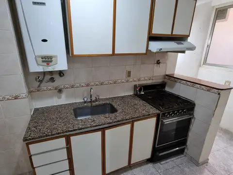 Oficina en alquiler en Villa del Parque en pleno centro comercial