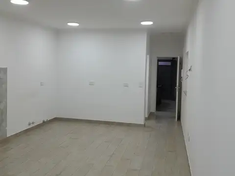 ALQUILER DEPTO. TIPO CASA 2 AMB. CON COCHERA A ESTRENAR! EXCELENTE UBICACIÓN!