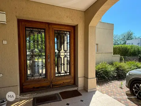 Casa en Venta en Puerto Roldan, USD 360.000