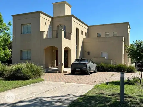 Casa de 3 dormitorios en barrio cerrado - Puerto Roldan - Funes | Venta