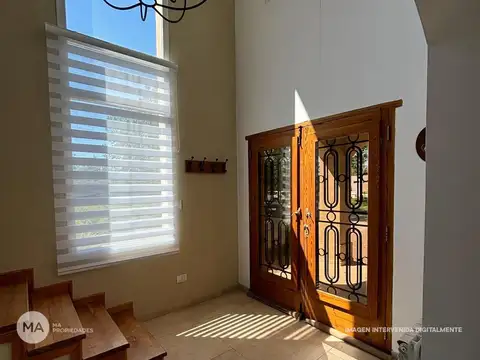 Casa en Venta con 2 cocheras