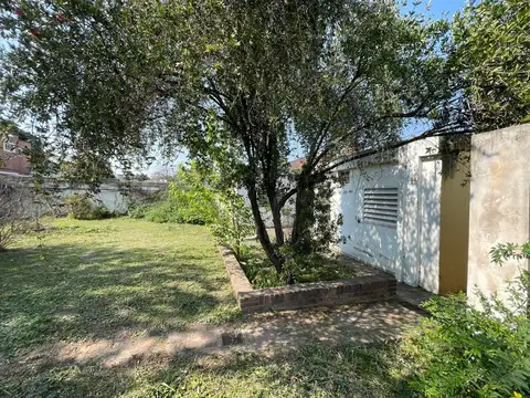 Casa 6 ambientes con 2 baños
