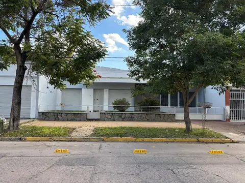 Se VENDE casa dentro de los boulevares