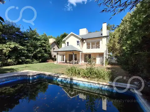 Casa en Venta con 4 cocheras