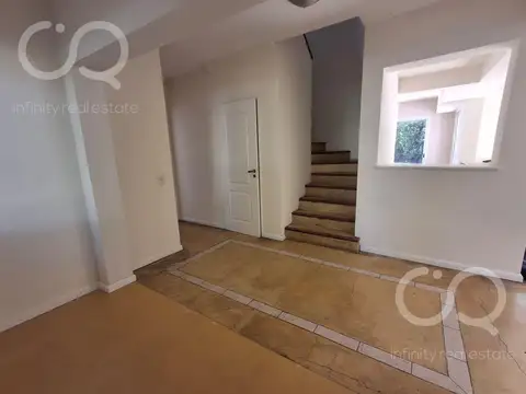 Casa 7 ambientes con 4 baños
